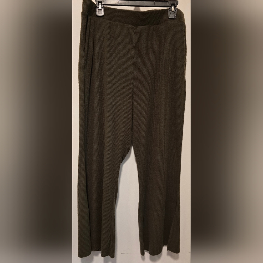 Theo & Spence XL Olive Green Wide Leg Ribbed Pants (L)
